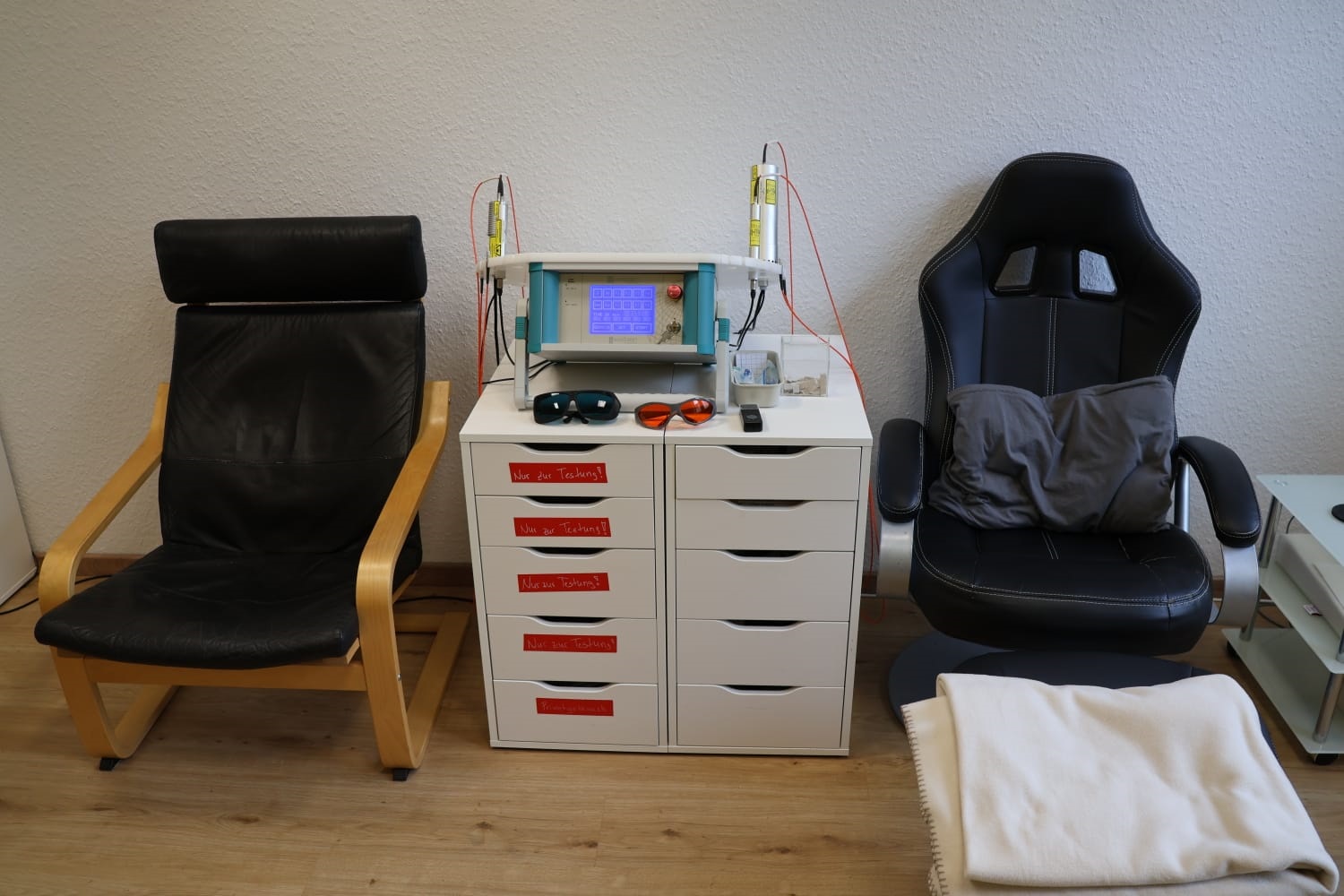Endo Laser der Firma Weber Medical &ndash; Behandlungsplatz in der Naturheilpraxis Marion Illing